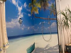 Dusche mit Motivtapete