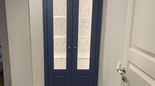 Einbauschrank dunkelblau