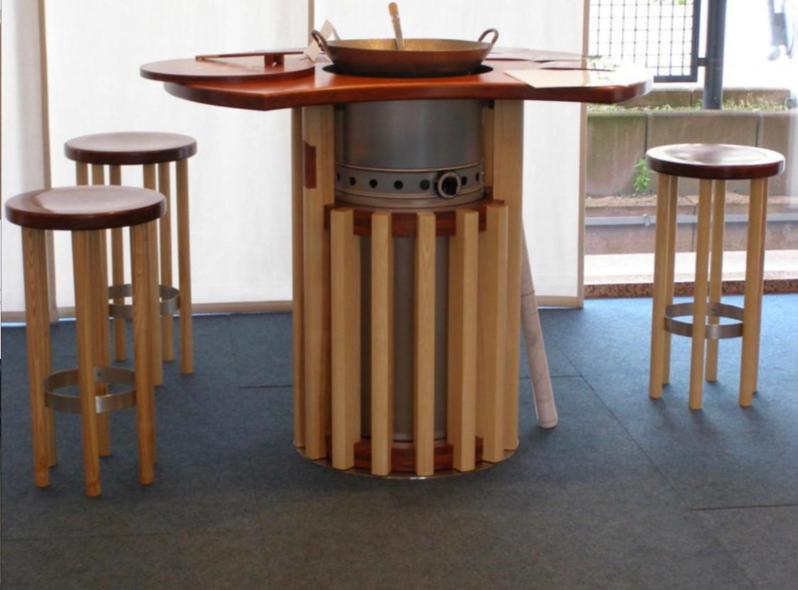 Bistrotisch mit integrierter Herdplatte
