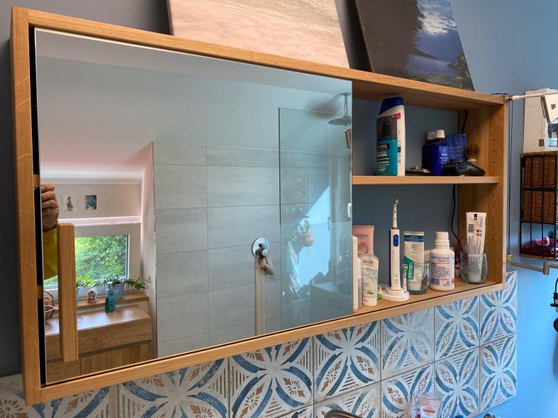 Spiegelschrank