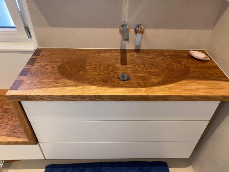 Waschbecken aus Holz